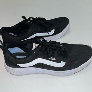 Vans Men’s Ultrarange Exo Athletic Sneakers/Shoe Black,White Men’s Size 10.5